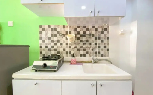 Good And Homey Studio At Belmont Residence Puri Apartment