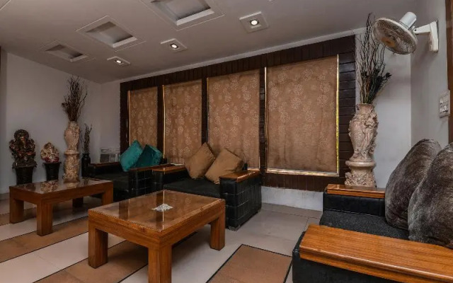 OYO 7655 Om Paradise Hotel