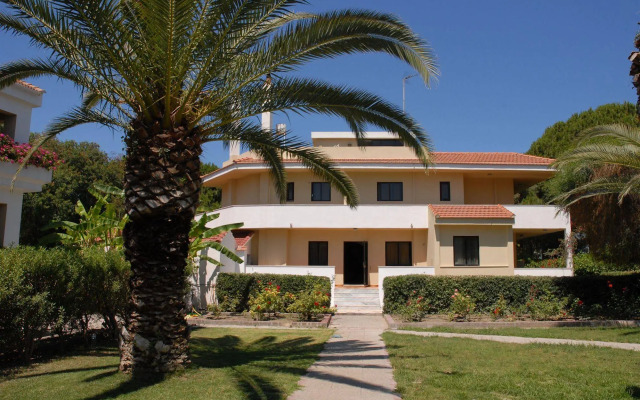 Niki Hotel Apartments