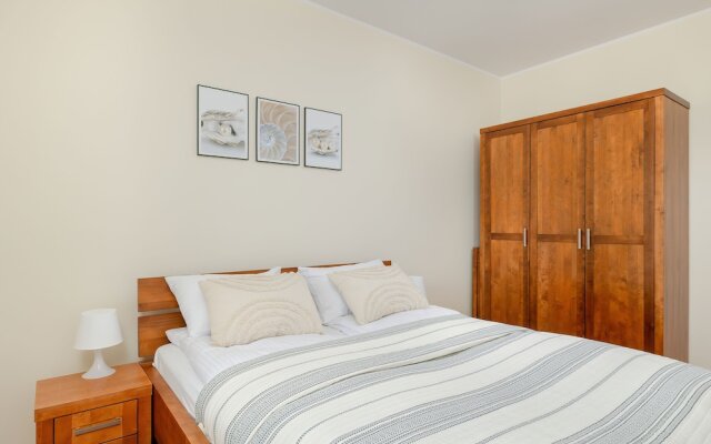 Spacious Apartment Poznań by Renters