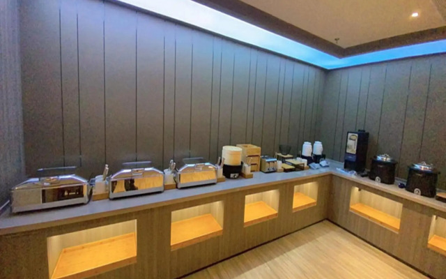 HanTing Hotel (Jilin Railway Station West Square)