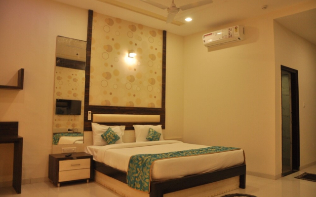 Hotel Shashinag Clarks Inn