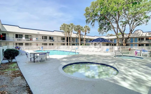 Travelodge Suites East Gate Orange