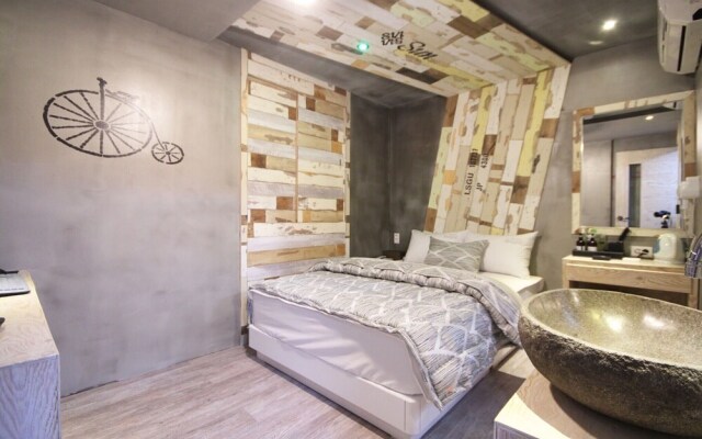 Busan Jangjeon-dong Oops