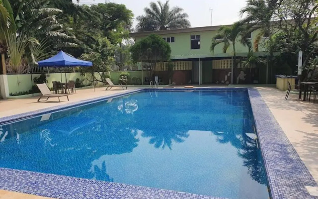 Colonades Hotel