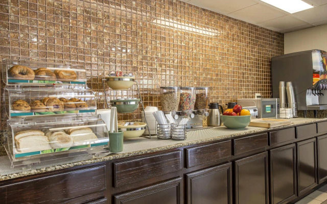 Quality Inn Airport - Southeast