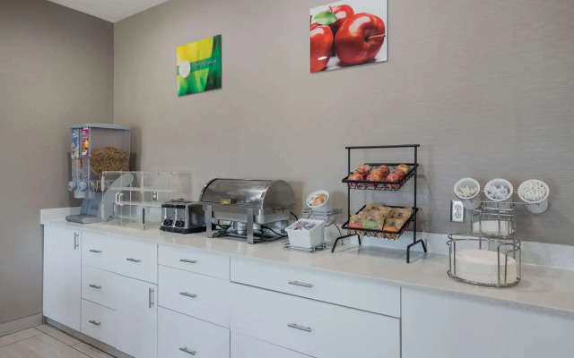 Sonesta Essential Hotels & Suites Kansas City/Blue Springs