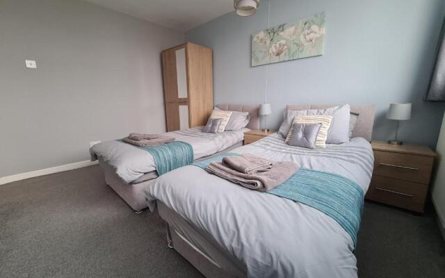 3 Bedroom Apartment Coventry - Hosted by Coventry Accommodation