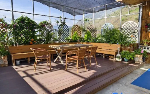 Longjiang Hot Spring Inn