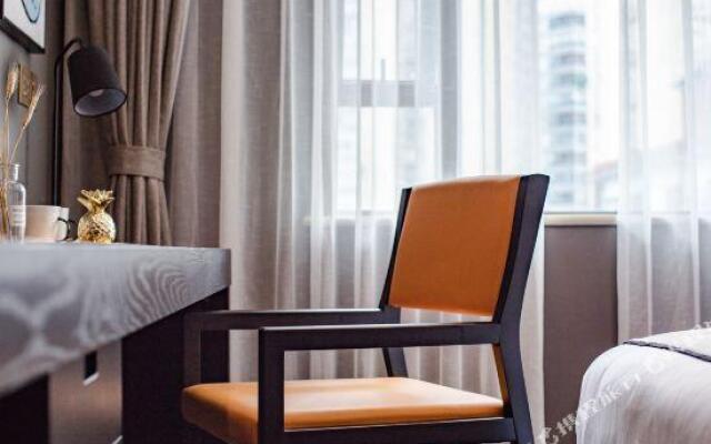 Baiwei Themed Hotel