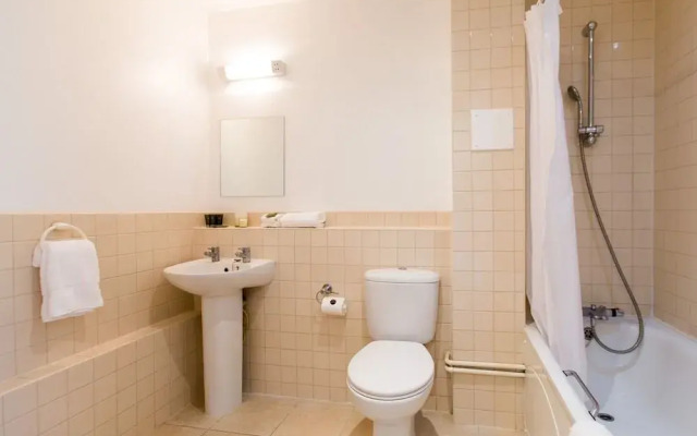 Roffey Apartment