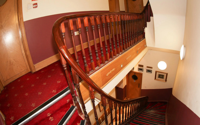 Holland Inn Hotel
