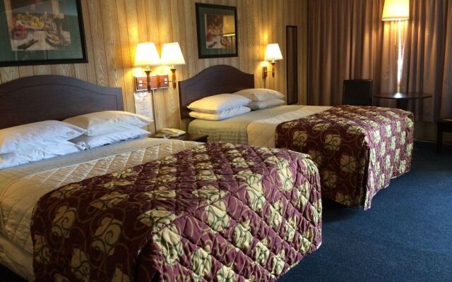 Saddle & Surrey Motel