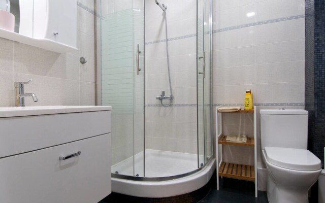 Fm Premium 1-Bdr Apartment - Banishora District