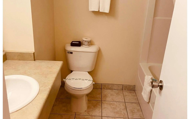 Aurora Park Inn & Suites