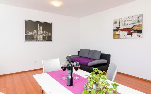 Apartments Mira