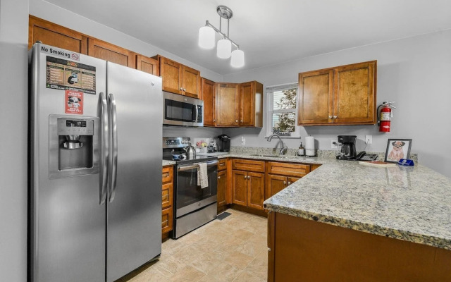 Rotties' 2 Bedroom Home by RedAwning