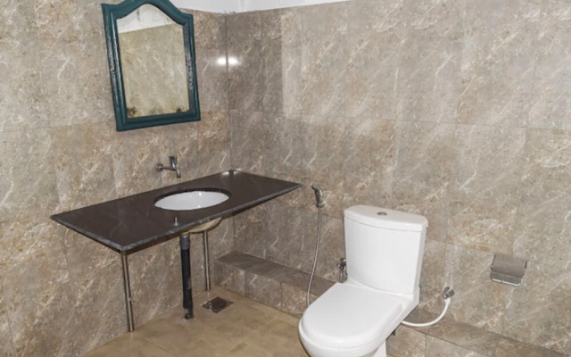 OYO 453 Hotel Green Palace