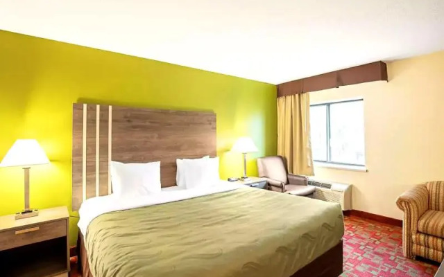 Norwood Inn & Suites Milwaukee