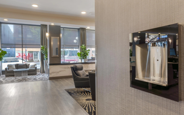 Best Western Plus Carlton Plaza Hotel