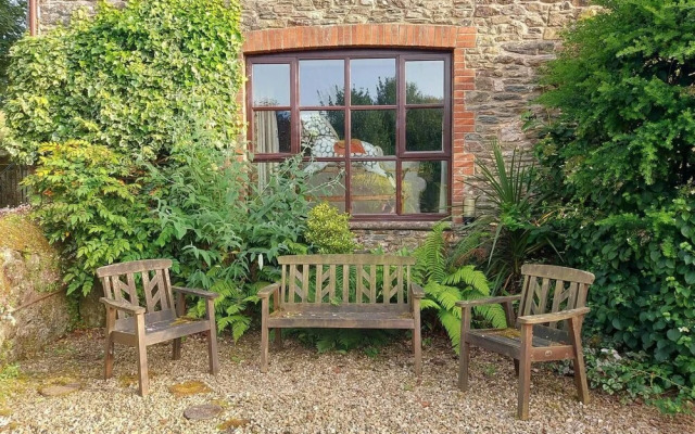 Coastal 4-bed Barn Between Salcombe & Hope Cove