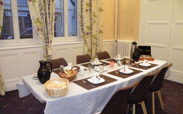 Brit Hotel Roanne - Le Grand Hotel