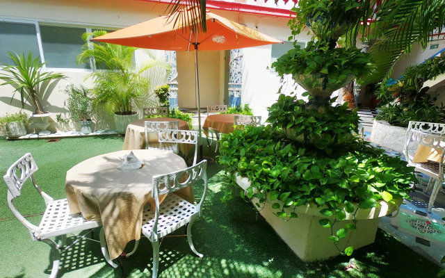 Maya del Mar on Fifth Avenue