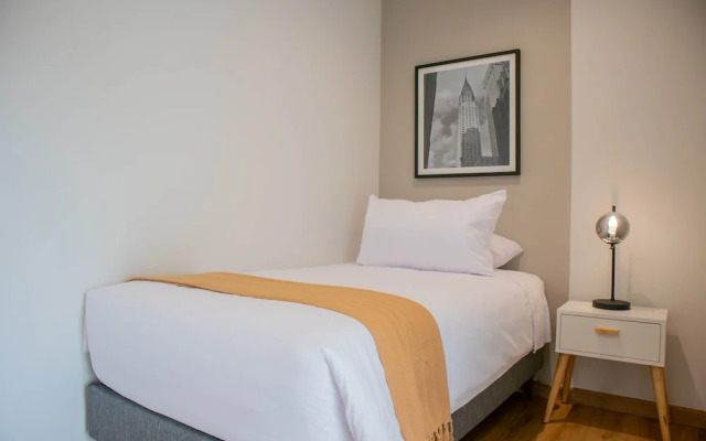 Picturesque 2BR With Fantastic Pool in Miraflores