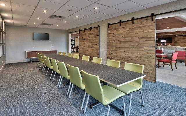 Holiday Inn Express and Suites Broomfield by IHG