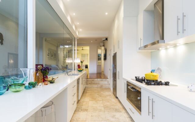 Stylish 3 Bedroom Pool House In Surry Hills