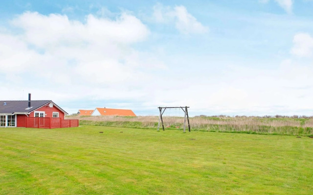 Picturesque Holiday Home in LÃ¸kken near Sea