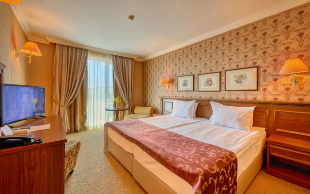 Club Central Hotel