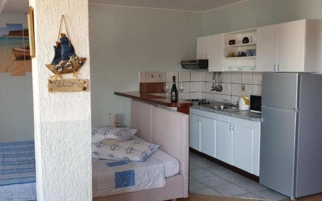 Apartments with a parking space Novi Vinodolski - 18968