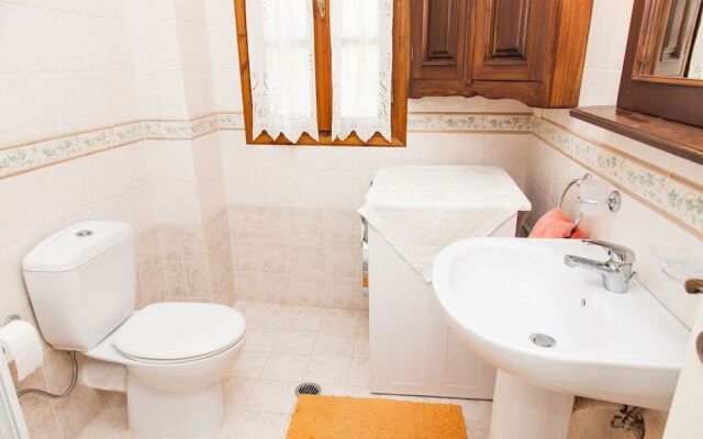 Arachova's Hilltop Delight Apartment