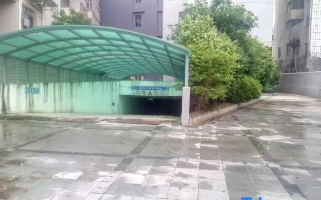 Wodun Platinum Hotel (Qinzhou East Railway Station Niannianfeng Plaza)