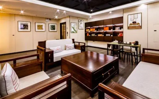 Luxiaolu PLUS Hotel (Xinxiang University Town)