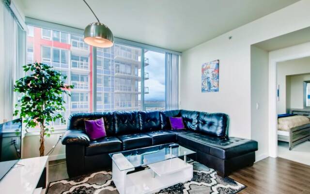 Walk to Everywhere Gaslamp 2 BR2 BA