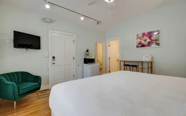 Banana's Foster Guesthouse