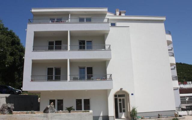 Apartments Bota