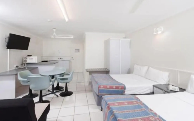Cairns Holiday Lodge