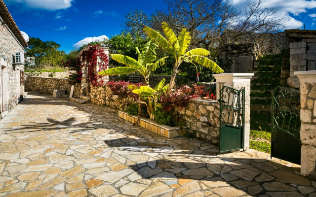 Tettix Summer House