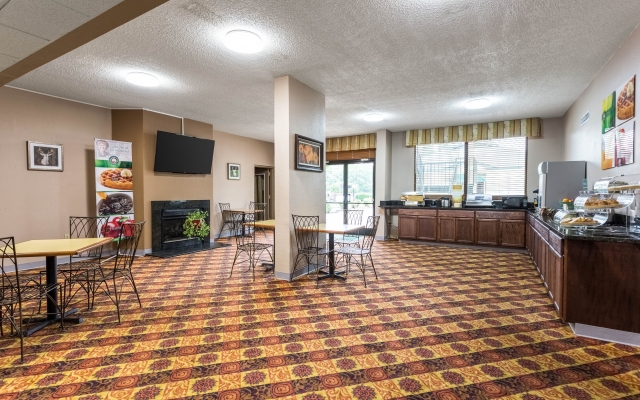 Comfort Suites near Hot Springs Park