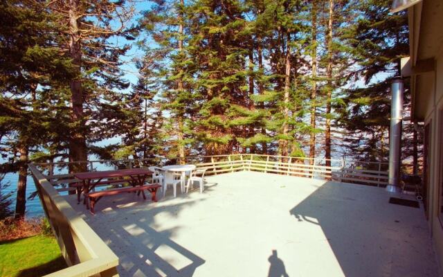 Mutiny Bay Waterfront House