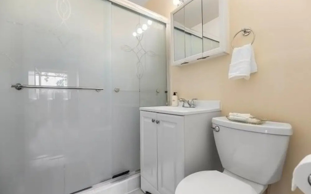 Arlington Convenience Entire 2-br 2-ba in Nova