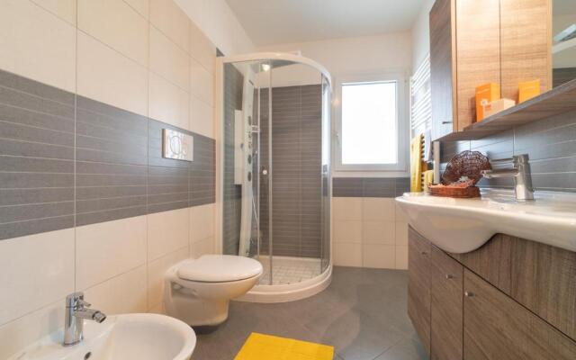 Elegant Residenza Monica Two Bedroom C6 Sleeps 6