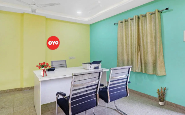 OYO 70303 S V Residency Kajaguda