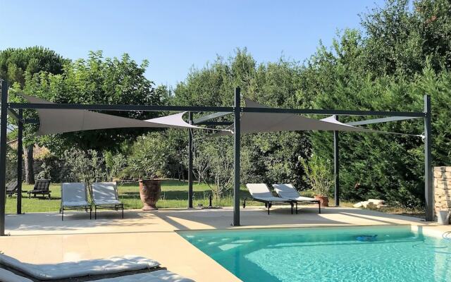 Mas Oréa Sous la glycine