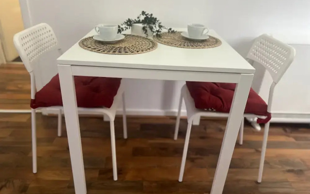 1-bed Apartment, Sleeps 6, in the City Center