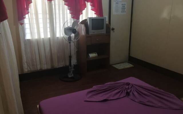Buena Lynne's Resort Annex