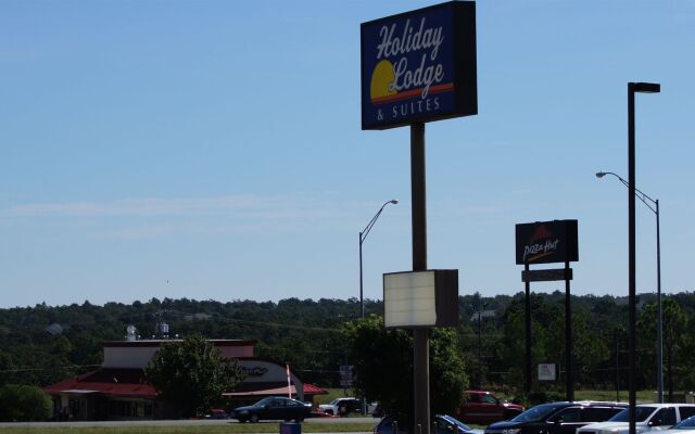 Holiday Lodge & Suites